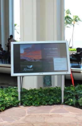 digital signage - hyatt maui - green